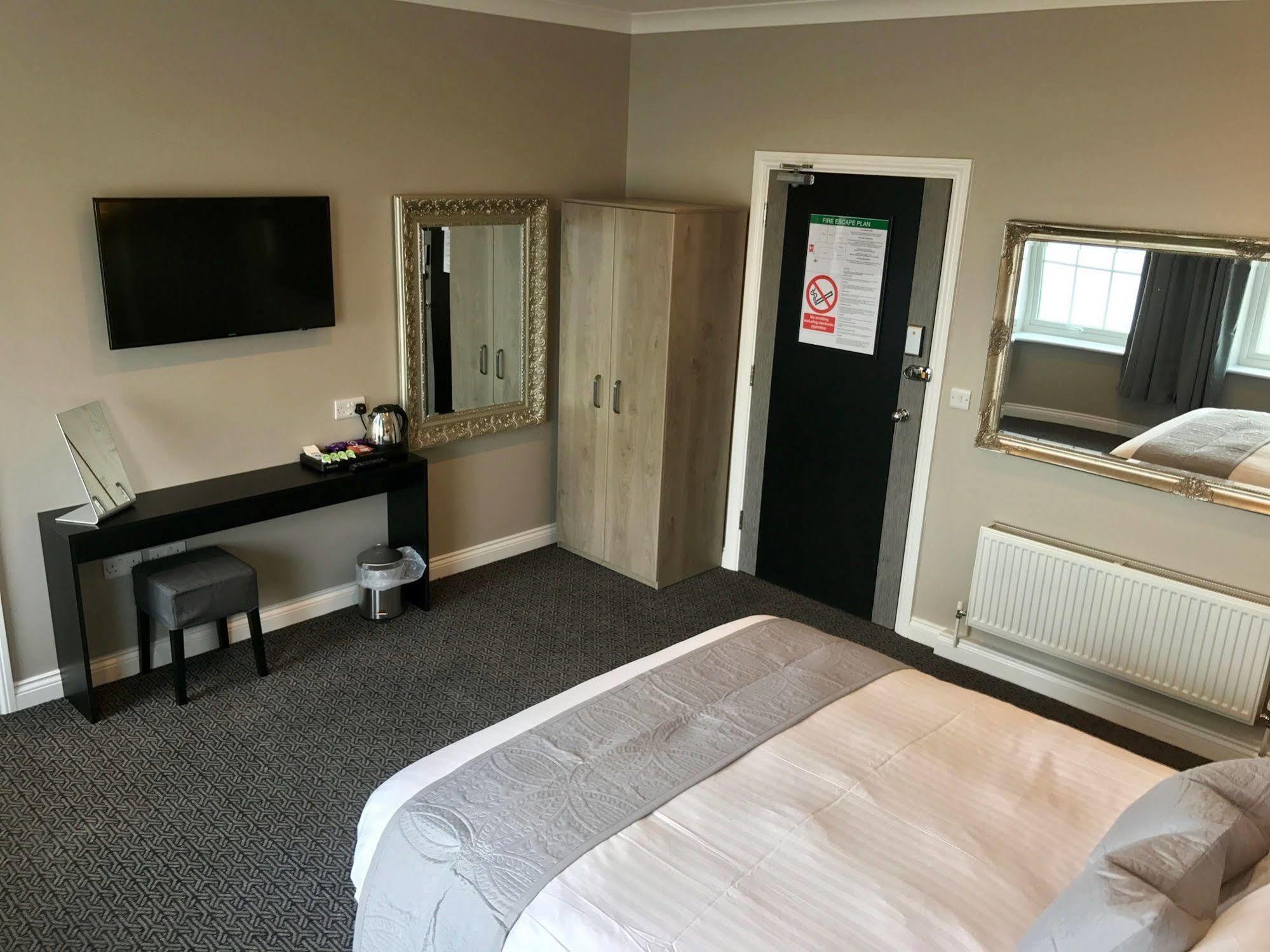 The Raven Hotel Corby Zewnętrze zdjęcie